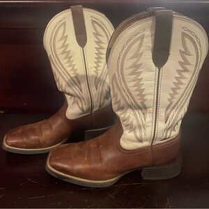 Ariat Men's Cowboy Boots in Brown and White